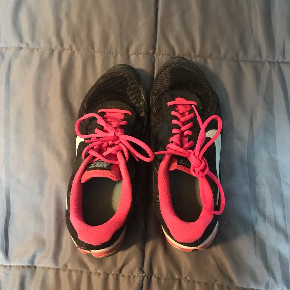 nike tennis shoes
